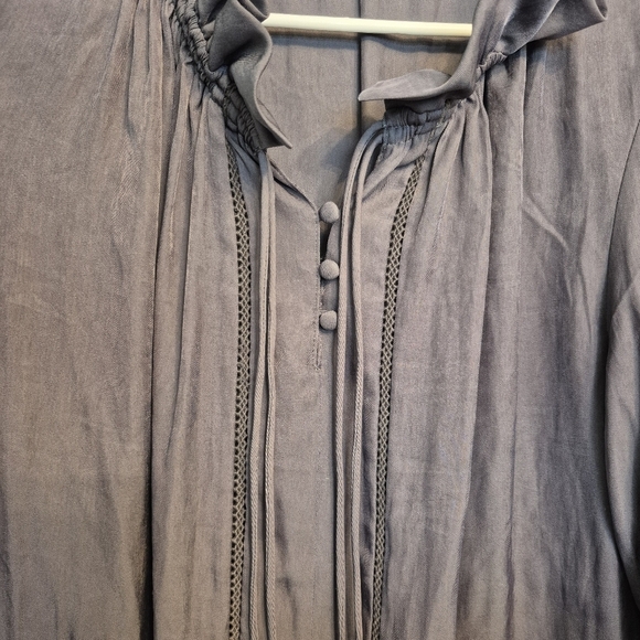 Banana Republic Women's Preppy Romantic Grey Ruffled V-Neck Blouse Size M - Picture 4 of 7